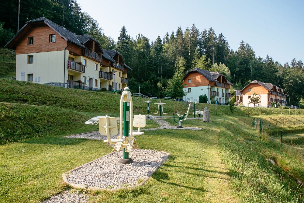 Hřiště u hotelu Eco Resort Spa Snovik 4*, Slovinsko.