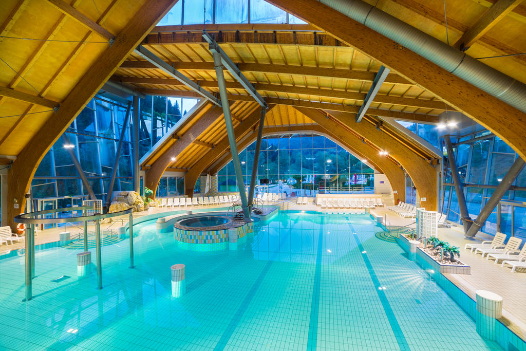 Vnitřní bazén hotelu Eco Resort Spa Snovik 4*, Slovinsko.