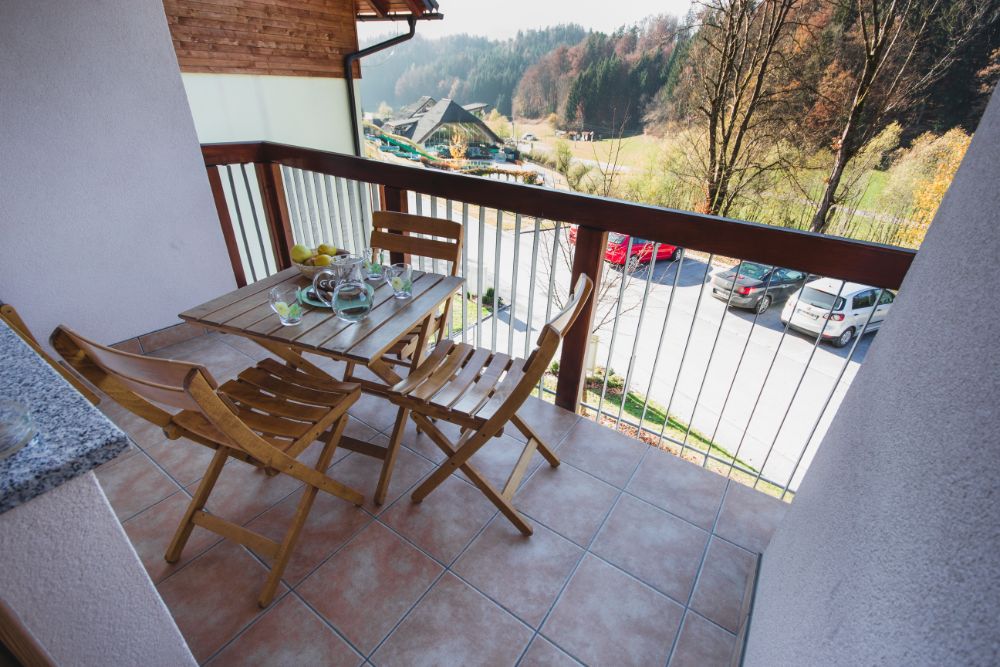 Výhled z balkonu v hotelu Eco Resort Spa Snovik 4*, Slovinsko.