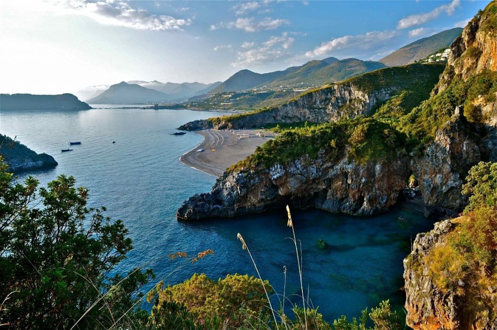 Výhled z městečka San Nicola Arcella v Kalábrii. Foto: Stefano Contin.