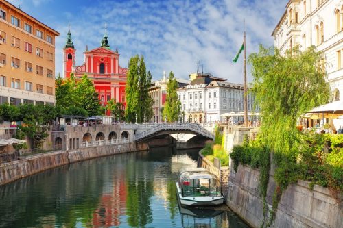 Lublaň si získá návštěvníky svou elegantní architekturou, kavárnami na březích řeky a pohodovou atmosférou