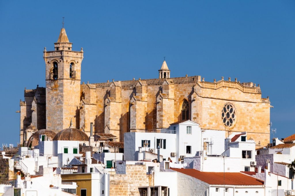 Ciutadella na Menorce se pyšní krásnou katedrálou z roku 1362.