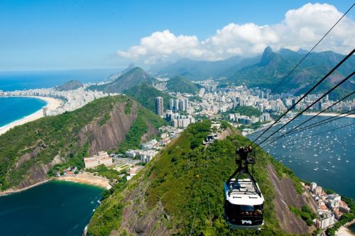 Na jeden ze symbolů Rio de Janeira horu “Pão de Açúcar” (Cukrová homole) se s námi dostanete pohodlně lanovkou.