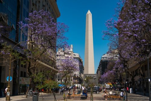 Obelisk je nejznámějším symbolem Buenos Aires a nachází se na náměstí Plaza de la República.