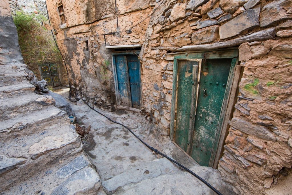 Horská vesnice Misfat al Abreyeen žije dodnes tradičním způsobem.