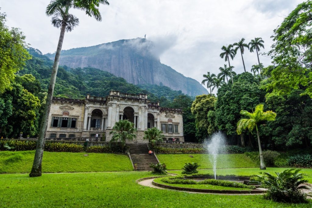 Národní park Tijuca je zároveň největším městským lesem světa. Nachází se v Rio de Janeiru v Brazílii.