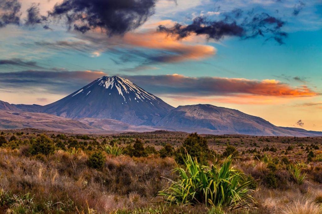 Mt Ngauruhoe aktivní sopka, Nový Zéland (Shutterstock 1266111460)