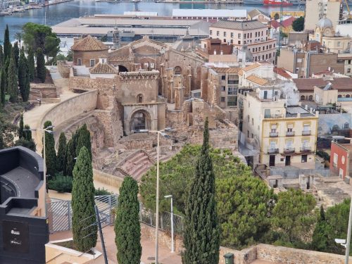Cartagena okouzlí propojením antických památek, přístavní elegance a španělského temperamentu