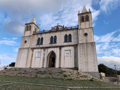 Nuoro a kostel Santa Maria della Neve představují klidnou a autentickou tvář sardinského vnitrozemí, kde se historie snoubí s pohodovou atmosférou ostrova