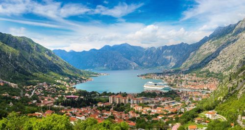 Historické město Kotor v srdci nejkrásnějšího zálivu Černé Hory