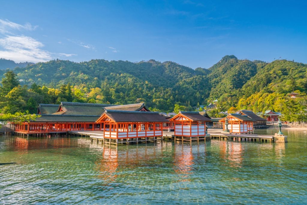 Japonsko - Svatyně Itsukushima na ostrově Miyajima