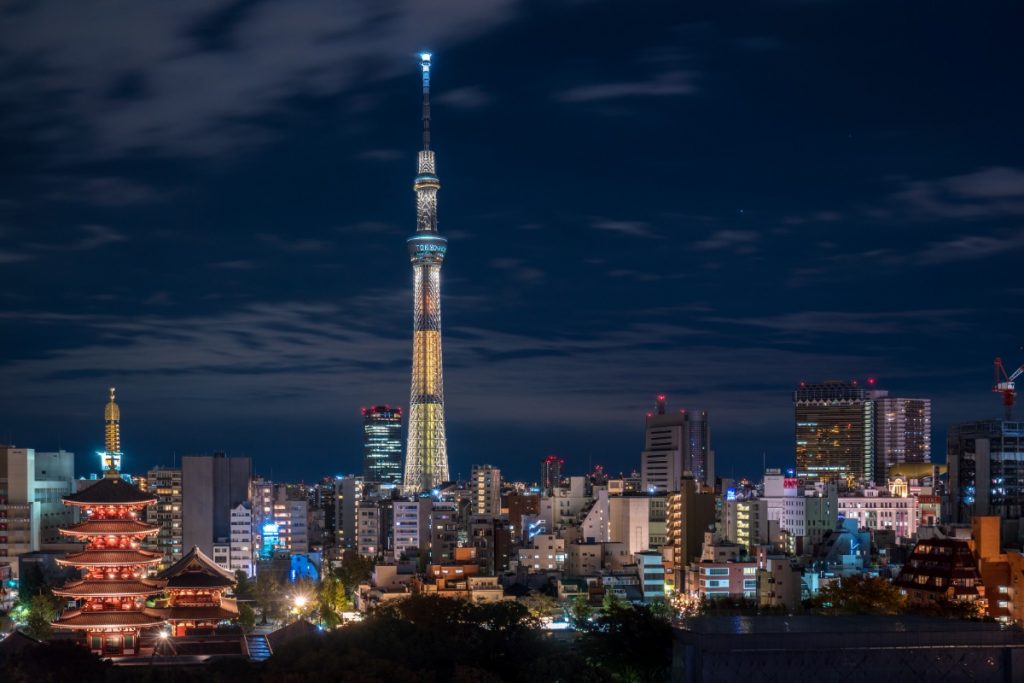 Japonsko - panorama nočního Tokia