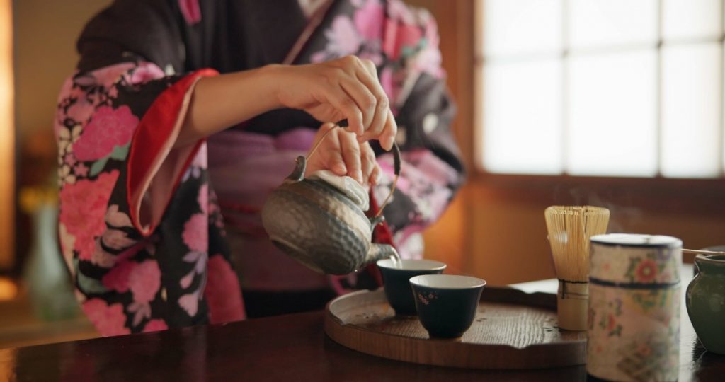 Japonsko - tradiční podávání čaje