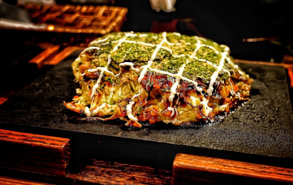 Japonsko - tradiční omeleta okonomiyaki