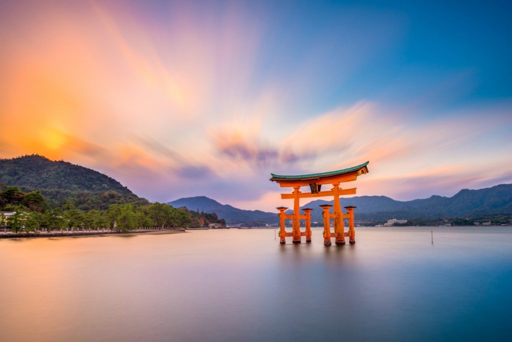Japonsko - ostrov Miyajima - plovoucí brána Torii