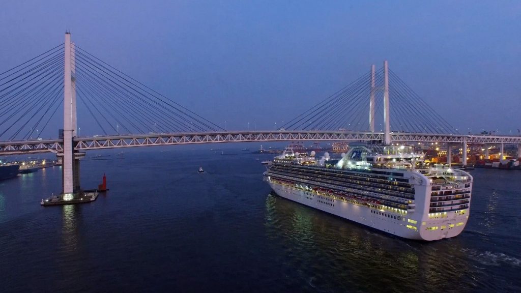 Loď Diamond Princess - noční Japonsko