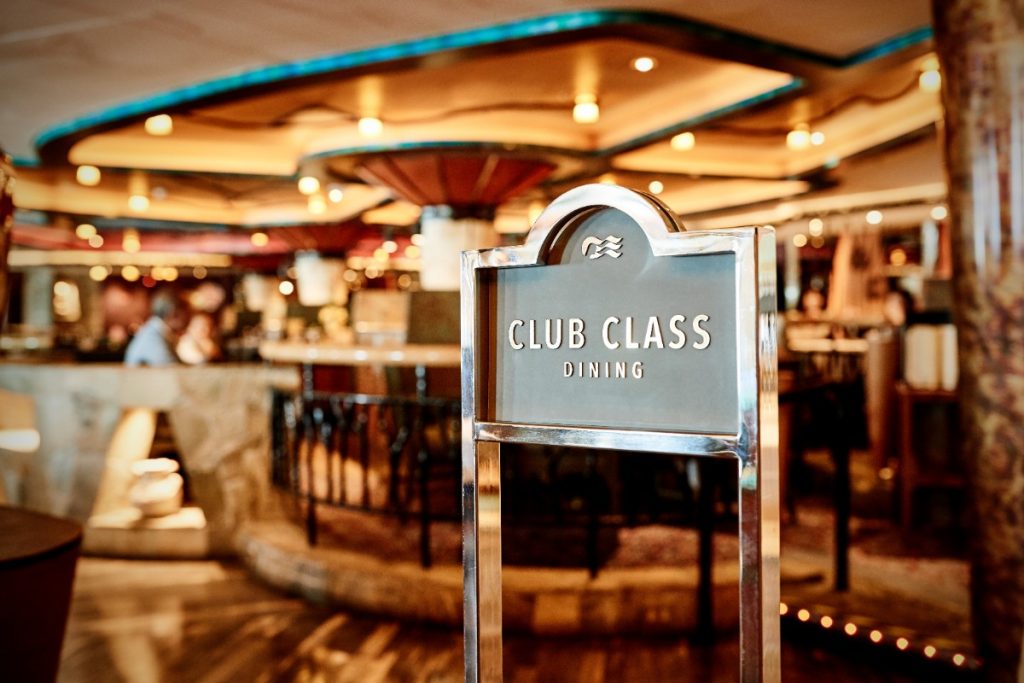Loď Diamond Princess - restaurace Club Class