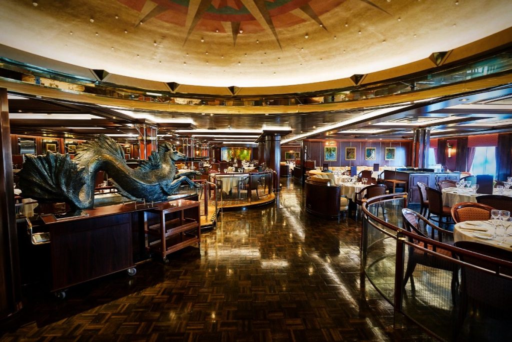 Loď Diamond Princess - restaurace Savoy