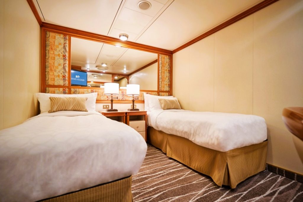 Loď Diamond Princess - vnitřní kajuta s oddělenými lůžky