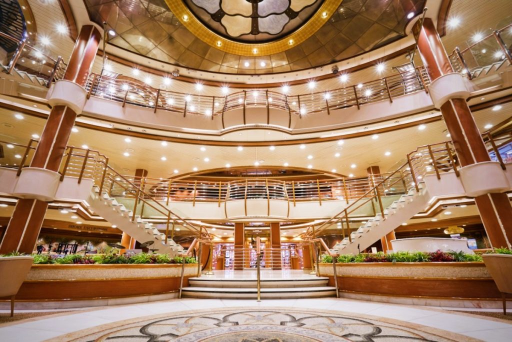Loď Diamond Princess - Atrium