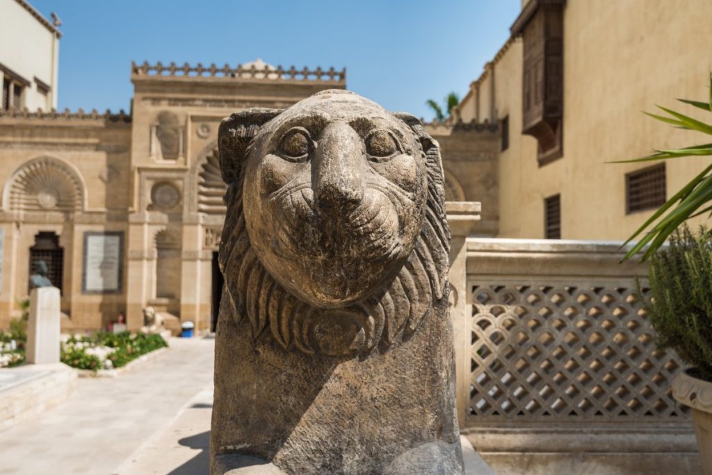 Egypt - socha lva u Koptského muzea v Káhiře
