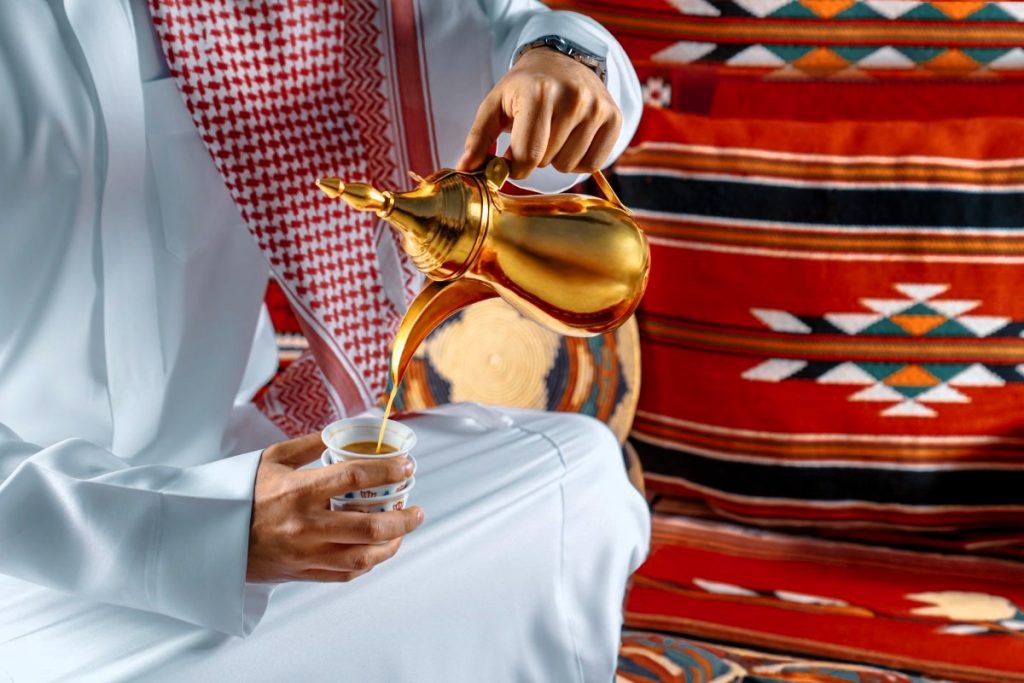 Saudská Arábie - podávání oblíbeného čaje