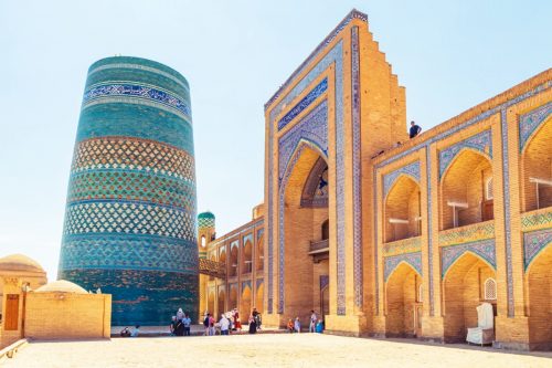 Minaret Kalta Minor je nejznámějším symbolem Chivy
