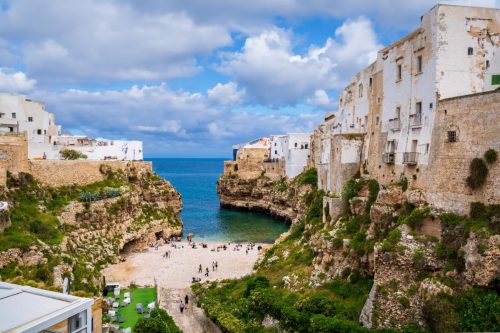 Poklady italské Apulie - pláž v Polignano a Mare