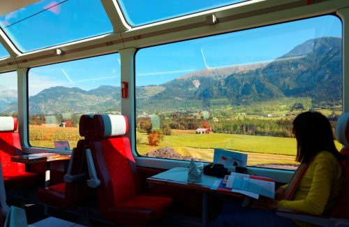 Výhled z panoramatických oken ledovcového expresu