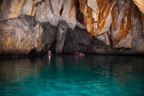 Nejdelší splavná podzemní řeka na světe v Národním parku Puerto Princesa na ostrově Palawan