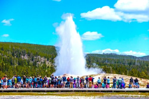 Majestátní gejzír Old Faithful