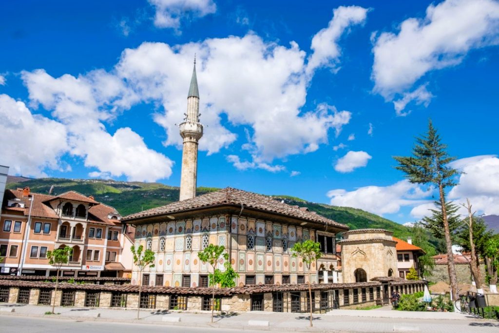 Pohled na Malovanou mešitu v Tetově