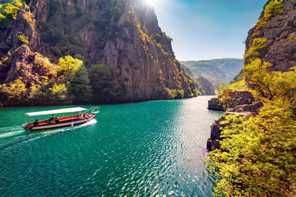 Malebná ranní scéna kaňonu Matka v Severní Makedonii