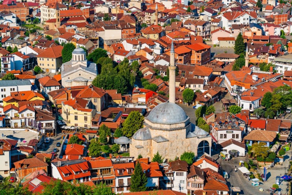 Kosovo, historické město Prizren z ptačí perspektivy