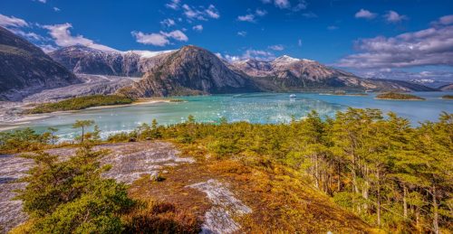 Drsná krása Ohňové země – hory padající k vodám průlivu Beagle na samém konci světa.