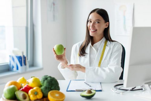 Přednáška výživové poradkyně o zdravé stravě a úloze vlákniny ve výživě.