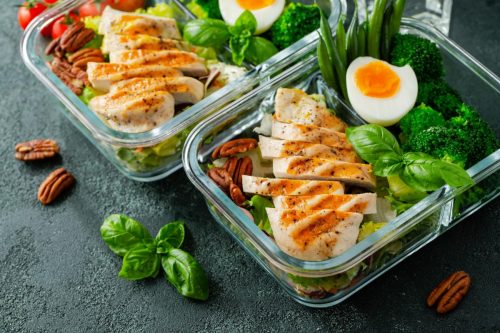 Ukázka vyváženého jídla s bílkovinami a vlákninou