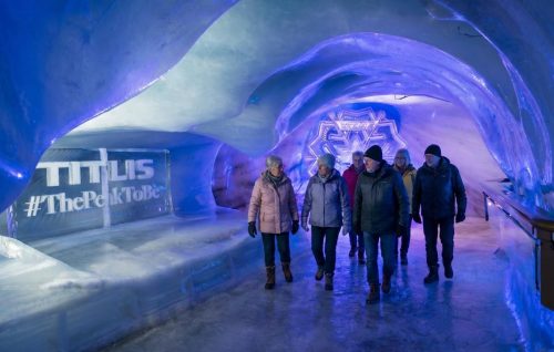 Krok za krokem do nitra věčného ledu – prohlídka ledovcové jeskyně na Mt. Titlis, kde se čas na chvíli zastaví