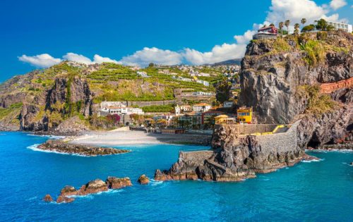 Ponta do Sol, sluncem zalité místo s poklidnou atmosférou a jedním z nejkrásnějších pobřeží Madeiry