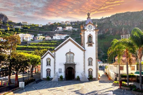 Kostel v malebném městečku Ribeira Brava, který dotváří poklidnou atmosféru jižního pobřeží Madeiry