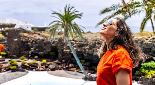 Žena ve středním věku v Jameos del Agua