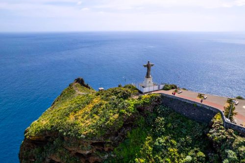 Vyhlídka Cristo Rei, kde se vám otevřou dechberoucí výhledy na oceán i pobřeží Madeiry