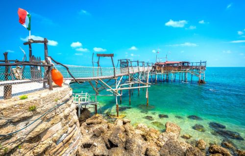 Trabocchi - jedinečné dřevěné stavby, z nichž rybáři po generace lovili ryby s pomocí důmyslného systému sítí