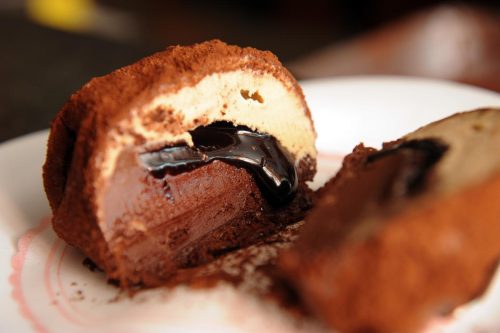 Ochutnejte pravé Tartufo di Pizzo s tekutým čokoládovým srdcem