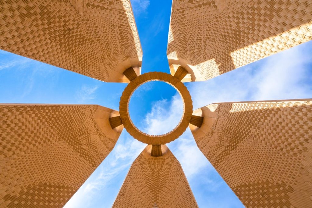 Detail Památníku egyptsko-sovětského přátelství v Asuánu.