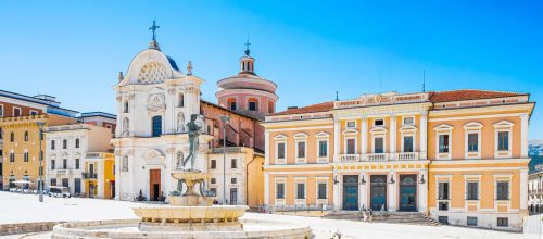 L'Aquila okouzlí elegantními náměstími, historickými paláci i bohatou historií sahající až do středověku