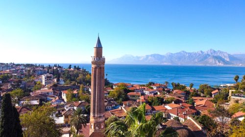 Yivli Minaret – nepřehlédnutelný symbol Antalye, který se nad historickým centrem tyčí už od 13. století