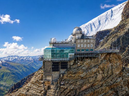 Jungfraujoch – Observatoř Sphinx na Jungfraujochu, jednom z nejznámějších vysokohorských míst ve Švýcarsku.