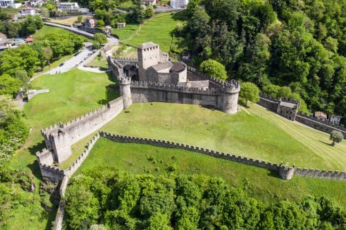 Bellinzona – Castelgrande, jeden ze tří středověkých hradů v Bellinzoně a součást památek UNESCO.